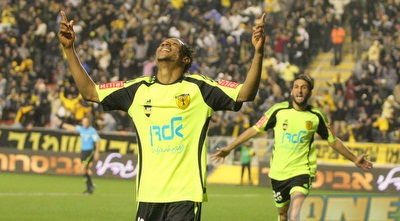 סמואל יבואה וסטיבן כהן בטירוף אחרי השער (משה חרמון)