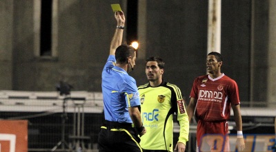 שמואלביץ´ מוציא צהוב לשי חדד (יוסי ציפקיס)