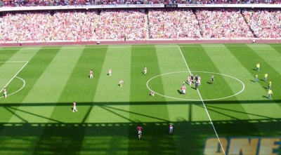 אצטדיון האמירויות (רז אמיר) (ONE)