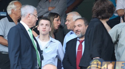 אביגזור ליברמן ויעקב שחר (עמית מצפה)