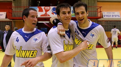 דן מירכוס, אמיר לנגליב וסמולר חוגגים (שי לוי)