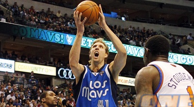 דירק נוביצקי מעל סטודמאייר (רויטרס)