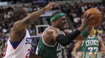 פירס מתקשה מול מיקס (רויטרס)