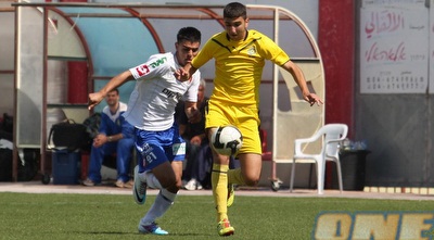 מואמן אגבריה מנסה לעצור את מכבי ת&qout;א (עמית מצפה) מואמן אגבריה מנסה לעצור את מכבי ת&qout;א (עמית מצפה)