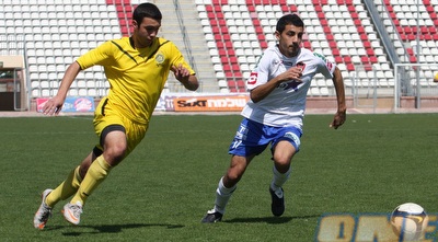 מואיד גנאים מנסה להגיע לכדור (עמית מצפה) מואיד גנאים מנסה להגיע לכדור (עמית מצפה)