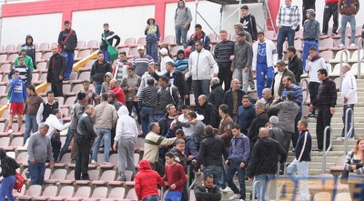 אוהדי בני סכנין. הקבוצה שלהם היתה קרובה, אבל הפסידה בסיום (עמית מצפה) אוהדי בני סכנין. הקבוצה שלהם היתה קרובה, אבל הפסידה בסיום (עמית מצפה)