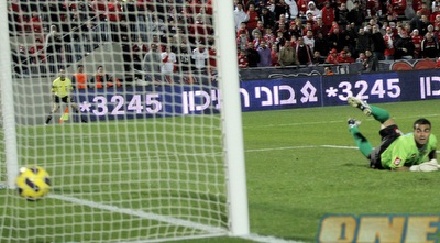 הכדור בשער של תמוז (יוסי ציפקיס)