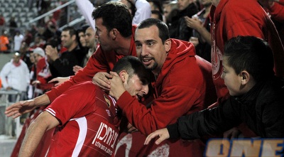 בן שהר מקבל אהבה מהקהל (יוסי ציפקיס)