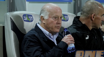 דרור קשטן שותה מים ונרגע מעוד משחק (יוסי ציפקיס)