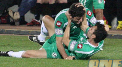 דבאלשווילי חוגג עם בנאדו (עמית מצפה) דבאלשווילי חוגג עם בנאדו (עמית מצפה)