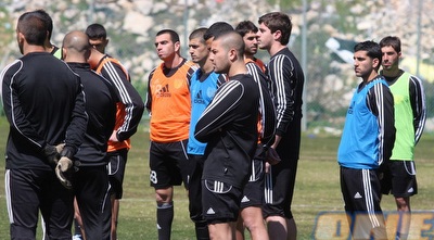 שחקני בית&qout;ר מזדהים עם גלעד שליט (גיא בן זיו)