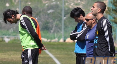 גל לוי, עידן טל וסטיבן כהן. רגע של הזדהות (גיא בן זיו)