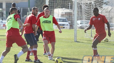 צח זלינגר (הבלונדיני) עם גאו והיידמן. תוצר מחלקת הנוער (מור שאולי) צח זלינגר (הבלונדיני) עם גאו והיידמן. תוצר מחלקת הנוער (מור שאולי)