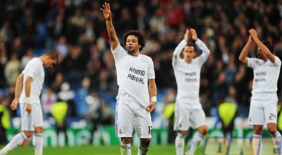 שחקני ריאל מודים לקהל בסיום, כשהם לובשים חולצות למען אריק אבידל (GettyImages) שחקני ריאל מודים לקהל בסיום, כשהם לובשים חולצות למען אריק אבידל (GettyImages)