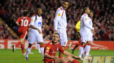 קארול על הדשא מול בראגה. 35 מיליון ליש&qout;ט שילמו עליך, מה עם גול? (GettyImages)