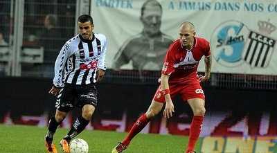 כחלון במדי שרלרואה בעונה שעברה. מבוקש בבלגיה