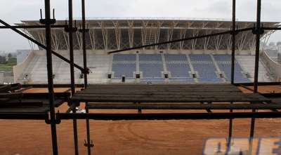 האצטדיון החדש בפתח תקווה. לוזון גאה באצטדיונים החדשים (מור שאולי)