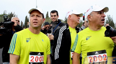 ניר ברקת וחבריו לצנחנים (מור שאולי)