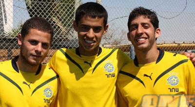 מיכה, לוגסי וקהת בתמונת למזכרת בנוער. יוצאי המחלקה תספו את המקום בהרכב מיכה, לוגסי וקהת בתמונת למזכרת בנוער. יוצאי המחלקה תספו את המקום בהרכב