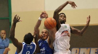 ראשון טרנר קופץ לכדור (עמית מצפה) ראשון טרנר קופץ לכדור (עמית מצפה)