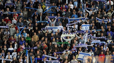 אוהדי נבחרת ישראל בבלומפילד. ההימור: 36 מעלות, 85 אחוז לחות (שי לוי) אוהדי נבחרת ישראל בבלומפילד. ההימור: 36 מעלות, 85 אחוז לחות (שי לוי)