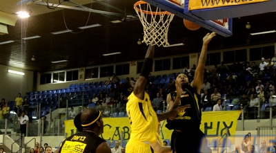 טראוויס (יוסי ציפקיס)