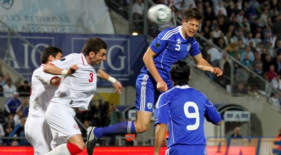 גרשון נוגח אך לא מצליח לכבוש (שי לוי)