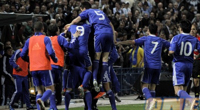 שחקני ישראל חוגגים את השער של בן חיים (יוסי ציפקיס)