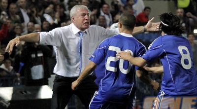 לואיס פרננדז חוגג עם טל בן חיים. חילוף מנצח (יוסי ציפקיס) לואיס פרננדז חוגג עם טל בן חיים. חילוף מנצח (יוסי ציפקיס)