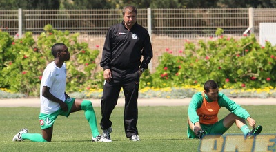 אלישע עם טוואטחה באימון הקבוצה (עמית מצפה)