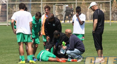 ג´ון קולמה נאנק מכאבים לאחר שנפצע במשחקון הפנימי (עמית מצפה)