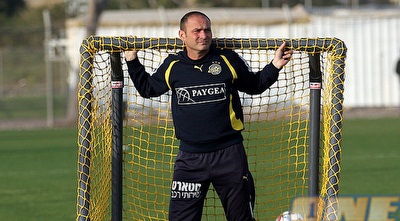 מוטי איווניר. &qout;איש יקר, עד 120&qout; (ליאור טימור) מוטי איווניר. &qout;איש יקר, עד 120&qout; (ליאור טימור)