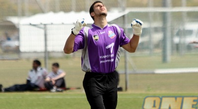 השוער ניב אנטמן מאושר אחרי השער השני (מור שאולי)