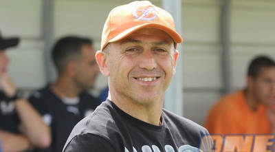 מאמן הנוער של הפועל ראשל&qout;צ, יוסי בילו (מור שאולי)