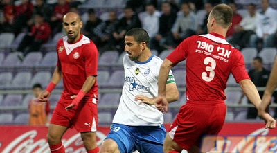 משה אוחיון מול טל חן, אסוס משקיף מהצד (ליאור טימור)