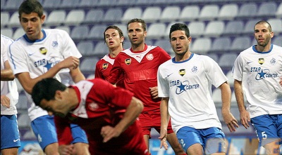 דודי פדלון מרחיק כדור מסוכן מהרחבה (ליאור טימור)