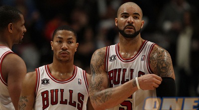 דריק רוז וקרלוס בוזר (רויטרס)