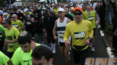 הרצים במרתון ירושלים (מור שאולי)