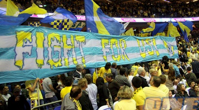 אוהדי מכבי. לפחות 4,000 מהם יגיעו לפיינל-פור (יניב גונן) אוהדי מכבי. לפחות 4,000 מהם יגיעו לפיינל-פור (יניב גונן)