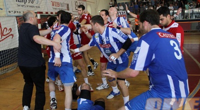 קטטה בין שתי הקבוצות (מור שאולי)