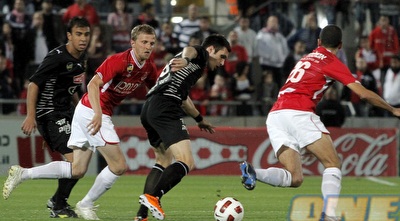 מרינוקביץ´ מול פצ´אלקה, ידין וגלבאן עוקבים (יוסי ציפקיס) מרינוקביץ´ מול פצ´אלקה, ידין וגלבאן עוקבים (יוסי ציפקיס)