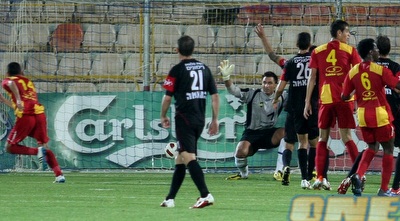 עידן שריקי רץ לחגוג את השער שנפסל (משה חרמון)