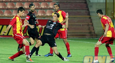 יוסי דורה וניר ביטון (משה חרמון)