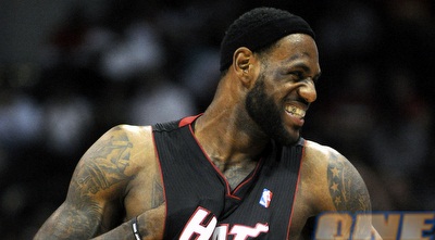 לברון מאושר אחרי עוד משחק נהדר מבחינתו (GettyImages)