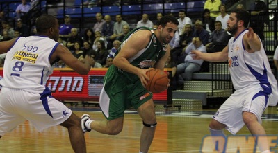 אלישי כדיר נכנס לסל (מור שאולי) אלישי כדיר נכנס לסל (מור שאולי)