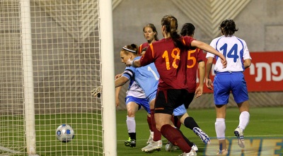 כמעט שער של אס&qout;א. אנטמן הצליחה לתקן את הטעות  (שי לוי)