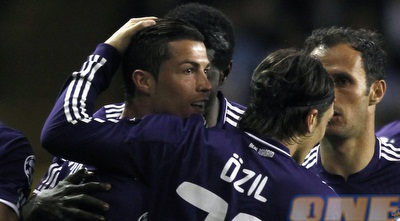 שחקני ריאל חוגגים עם רונאלדו (רויטרס)