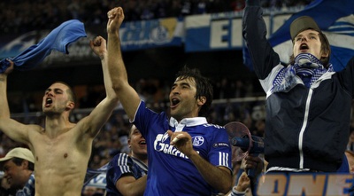 ראול חוגג עם הקהל. כוכב ענק גם בגרמניה (רויטרס)