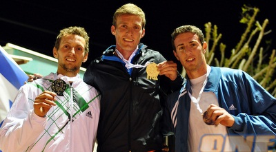 אנטולי מיננקו והמדליה. 