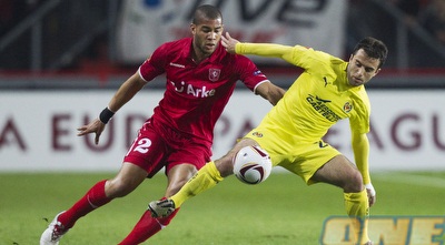 רוסי כובש השער של ויאריאל. הספרדי היחידי בחצי הגמר (רויטרס)